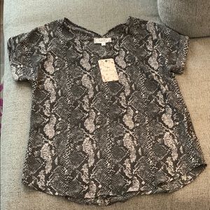 Womens dress shirt, size medium! With tags